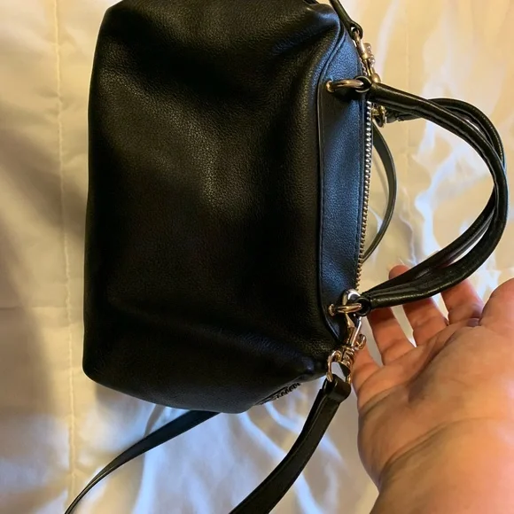 NWOT Small genuine leather HENRI BENDEL black shoulder bag/ purse gold hardware - Picture 10 of 13